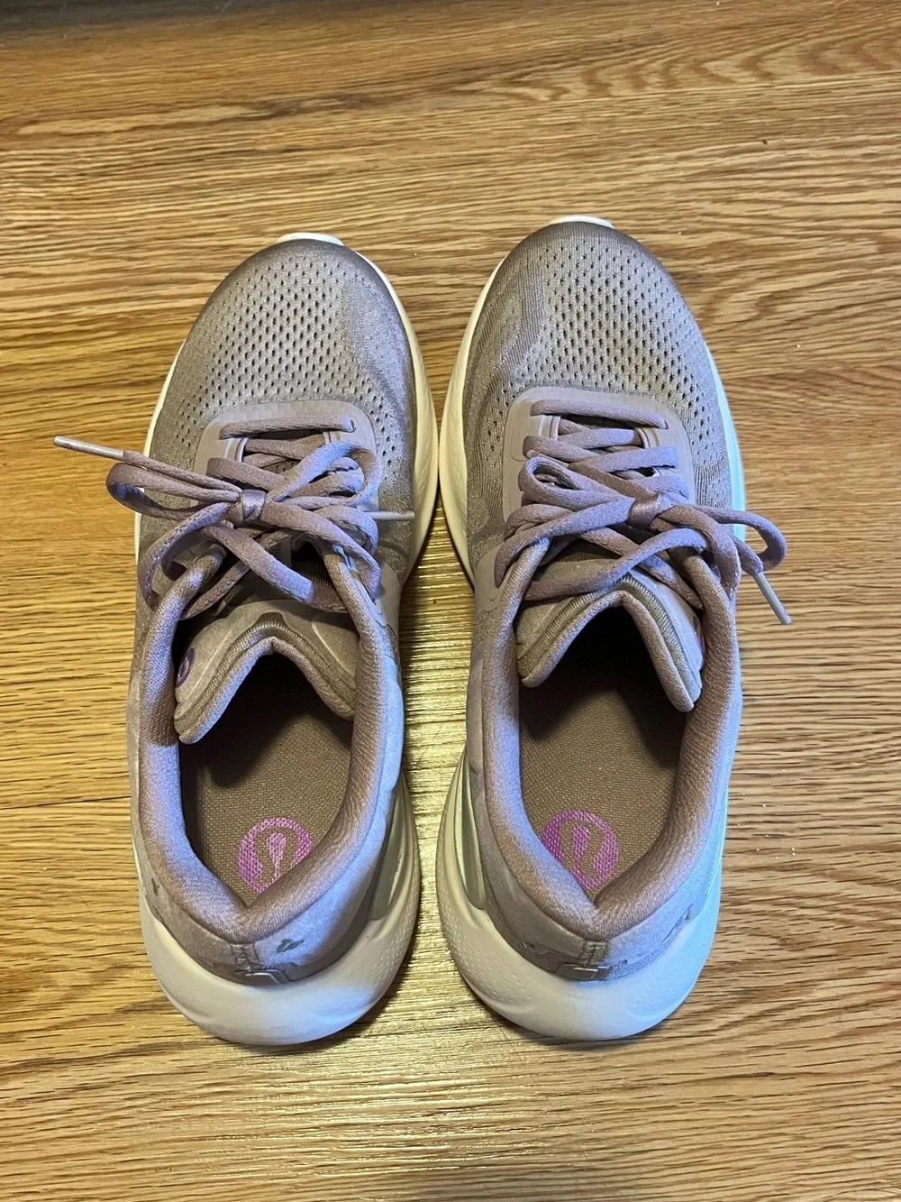 Lululemon Beyondfeel Running Shoes size 8